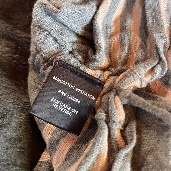 Torrid Sweater Tunic Gray & Pink Strip Size 2x - Picture 4 of 5